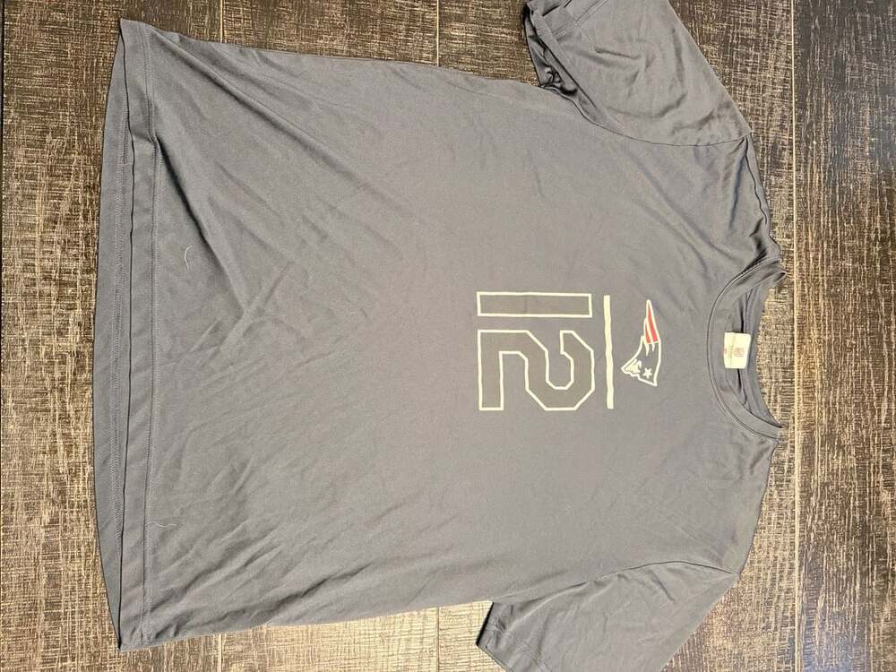 NFL Team Apparel New England Patriots Tom Brady #12 Gray Short Sleeve T-Shirt XL
